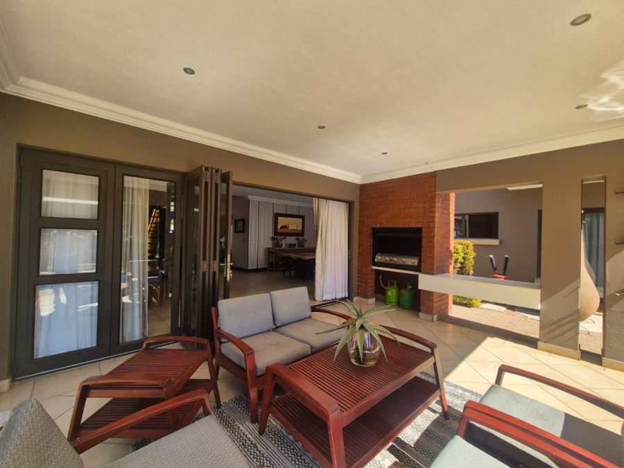 6 Bedroom Property for Sale in Midstream Estate Gauteng