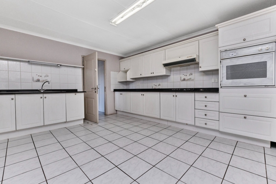 To Let 2 Bedroom Property for Rent in Morningside Manor Gauteng