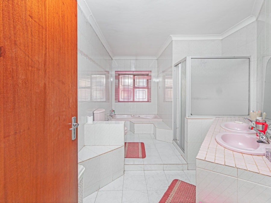 4 Bedroom Property for Sale in Crown North Gauteng