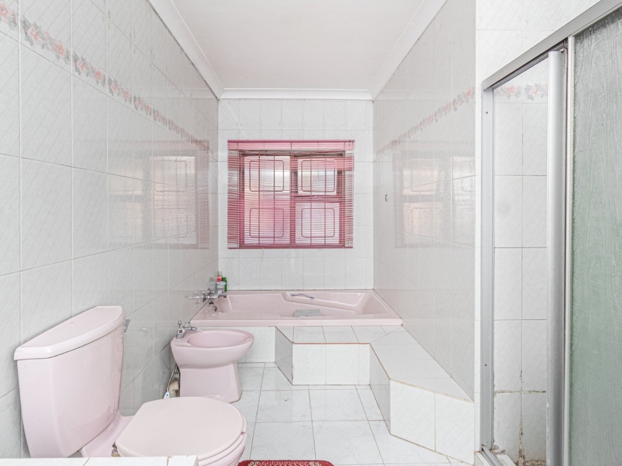 4 Bedroom Property for Sale in Crown North Gauteng
