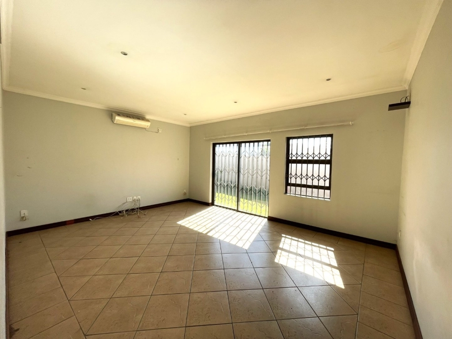 To Let 3 Bedroom Property for Rent in Thatchview Gauteng
