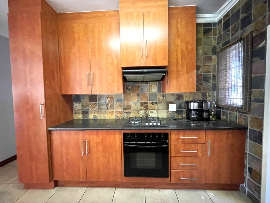 To Let 3 Bedroom Property for Rent in Thatchview Gauteng
