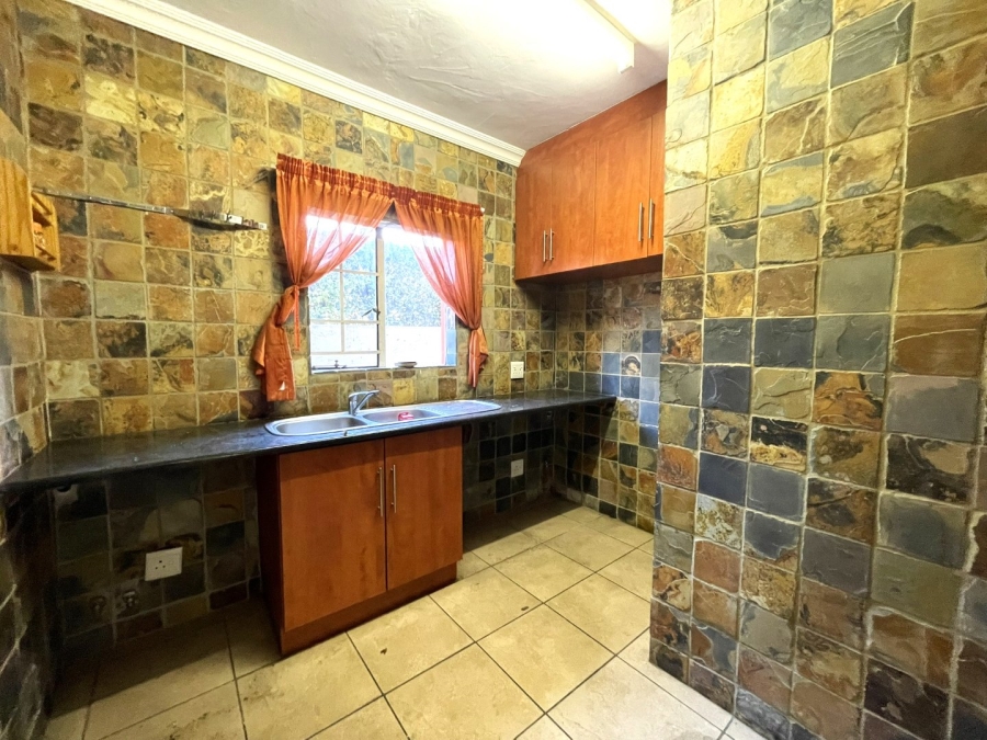 To Let 3 Bedroom Property for Rent in Thatchview Gauteng