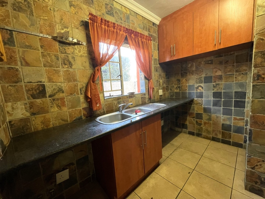 To Let 3 Bedroom Property for Rent in Thatchview Gauteng