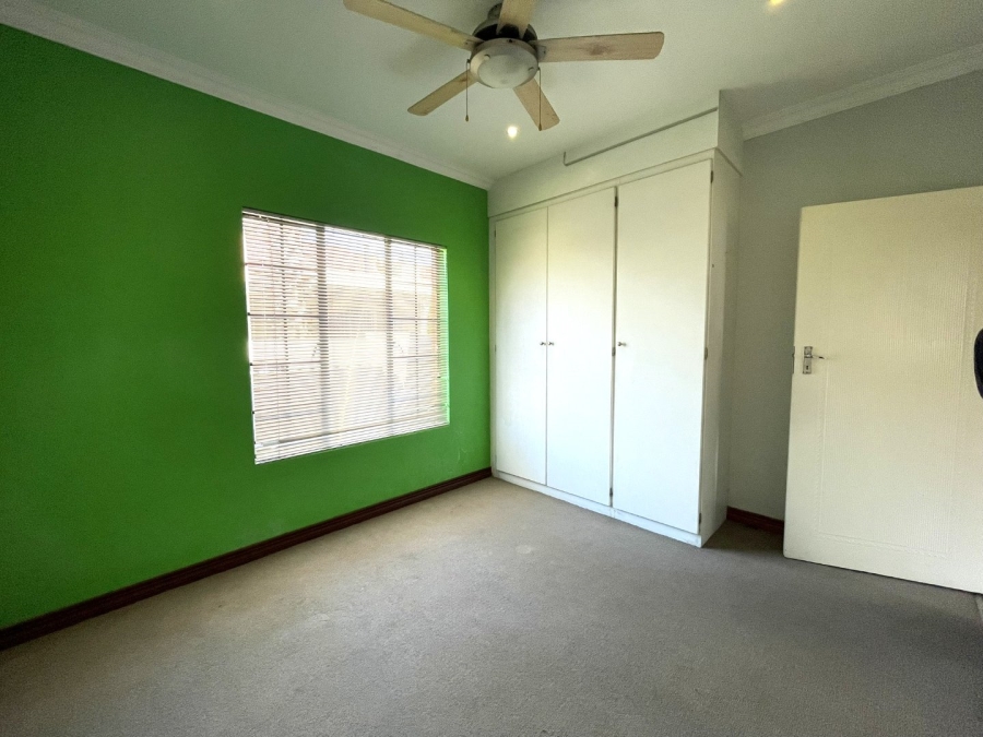 To Let 3 Bedroom Property for Rent in Thatchview Gauteng
