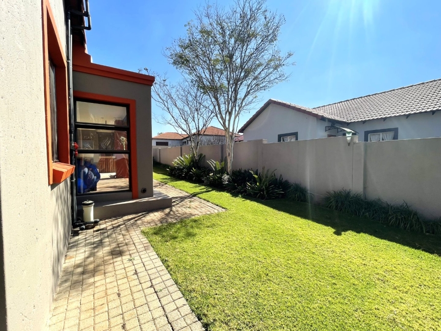 To Let 3 Bedroom Property for Rent in Thatchview Gauteng