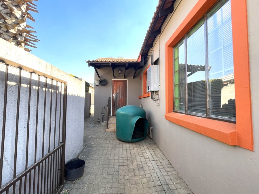 To Let 3 Bedroom Property for Rent in Thatchview Gauteng