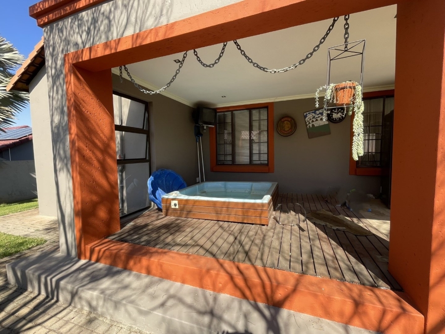 To Let 3 Bedroom Property for Rent in Thatchview Gauteng