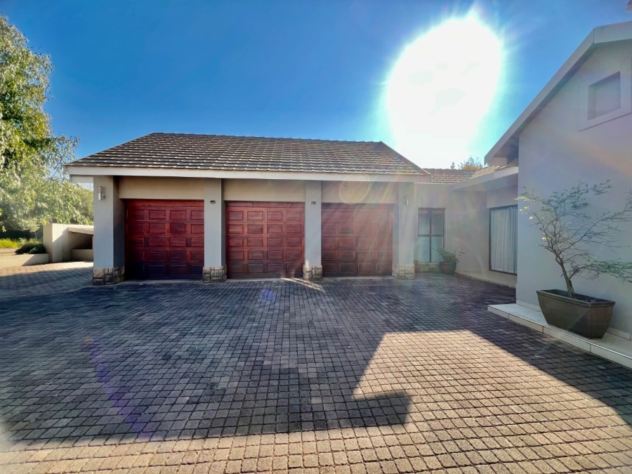 To Let 4 Bedroom Property for Rent in Silver Lakes Golf Estate Gauteng