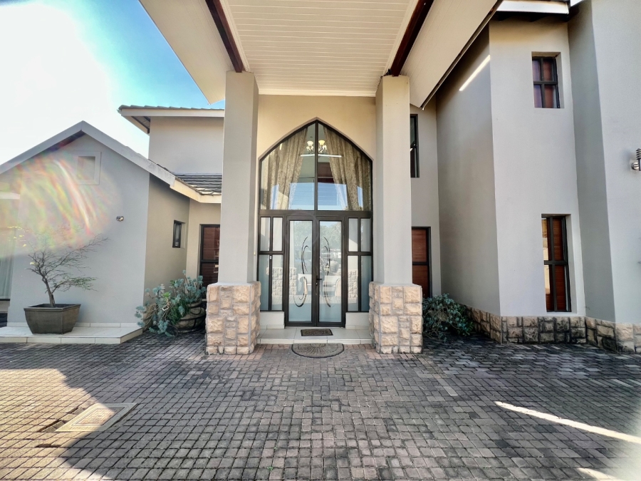 To Let 4 Bedroom Property for Rent in Silver Lakes Golf Estate Gauteng