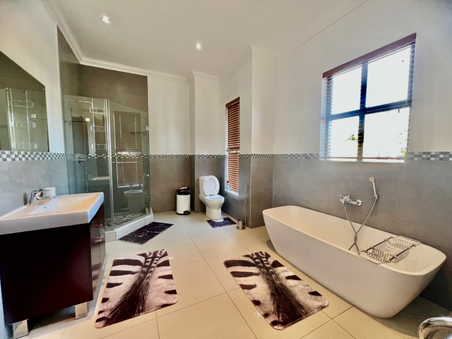 To Let 4 Bedroom Property for Rent in Silver Lakes Golf Estate Gauteng