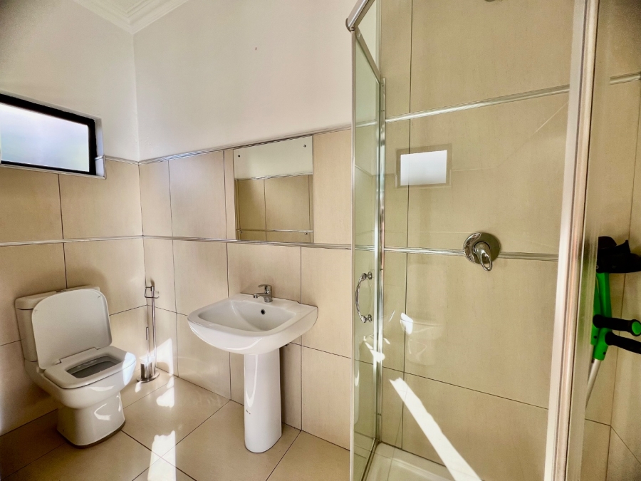 To Let 4 Bedroom Property for Rent in Silver Lakes Golf Estate Gauteng