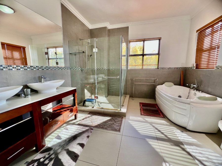 To Let 4 Bedroom Property for Rent in Silver Lakes Golf Estate Gauteng