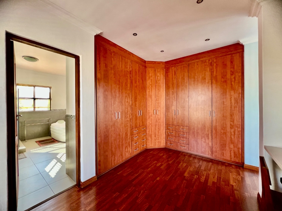 To Let 4 Bedroom Property for Rent in Silver Lakes Golf Estate Gauteng