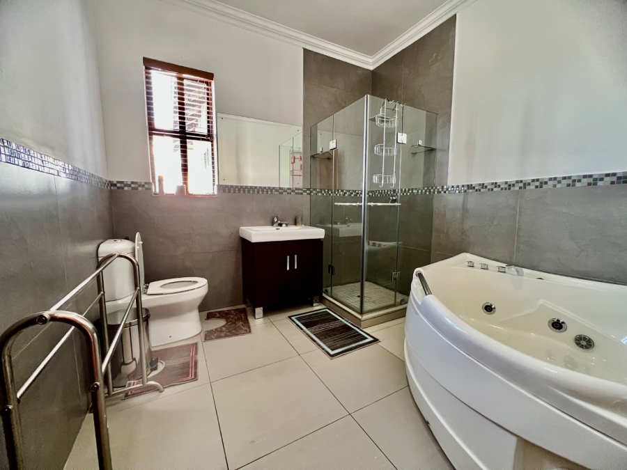 To Let 4 Bedroom Property for Rent in Silver Lakes Golf Estate Gauteng