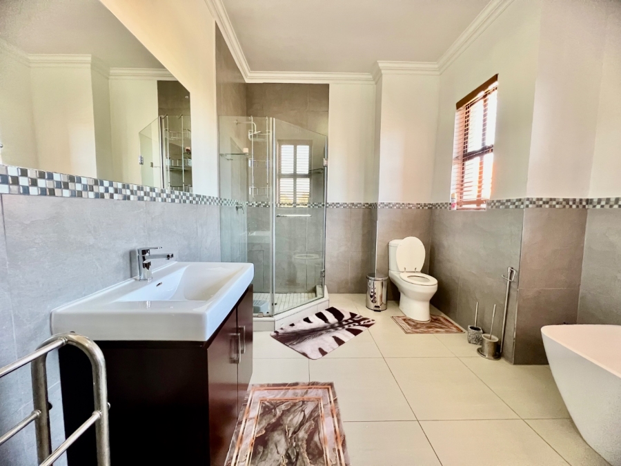 To Let 4 Bedroom Property for Rent in Silver Lakes Golf Estate Gauteng