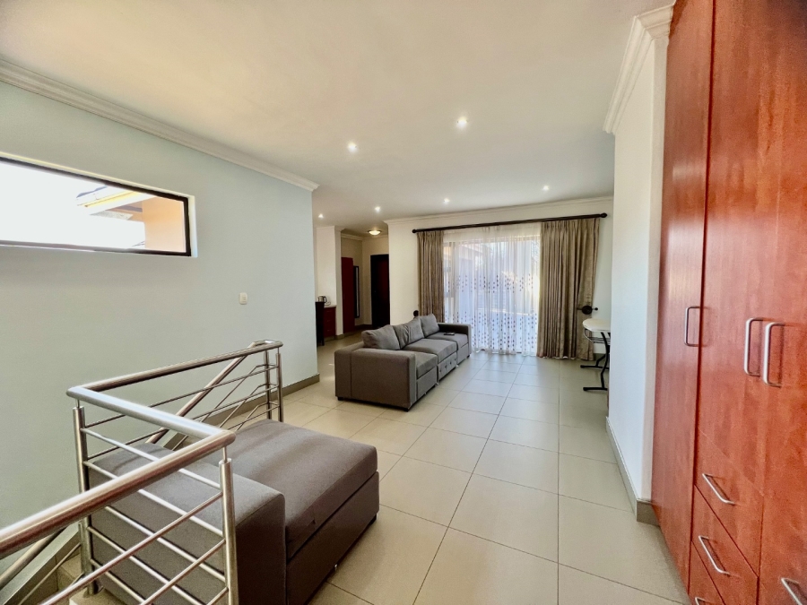 To Let 4 Bedroom Property for Rent in Silver Lakes Golf Estate Gauteng