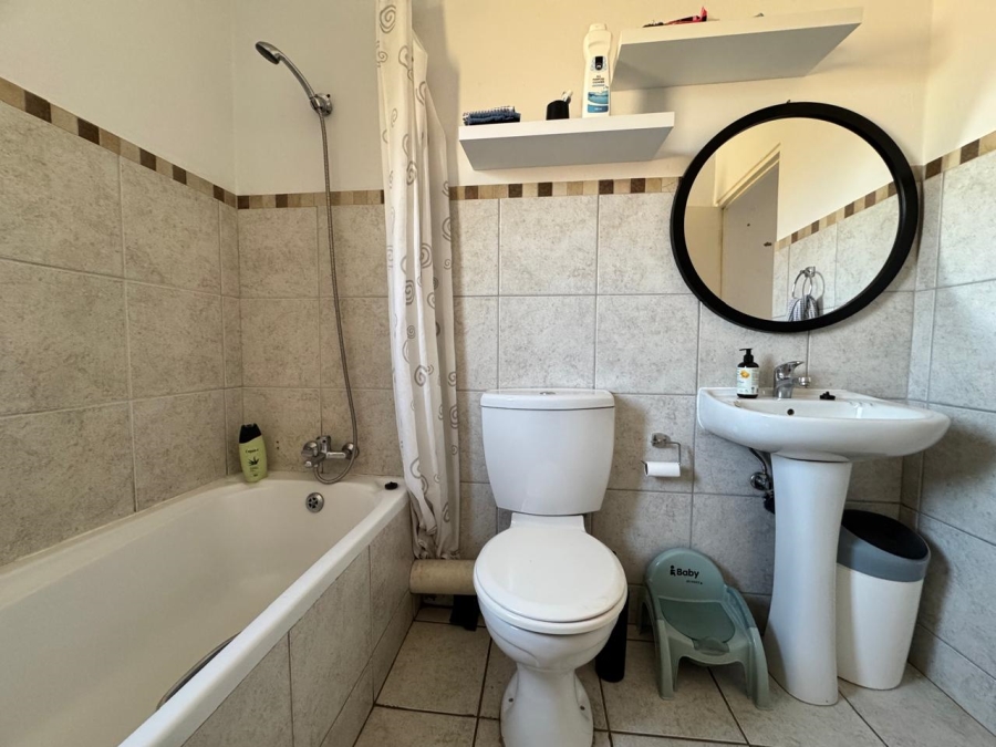 2 Bedroom Property for Sale in Noordwyk Gauteng