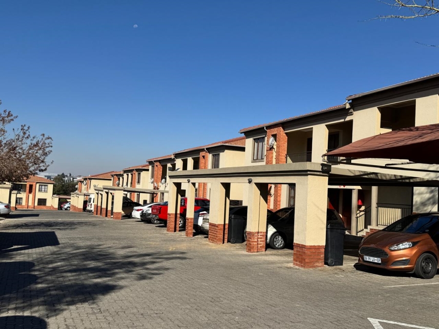 2 Bedroom Property for Sale in Noordwyk Gauteng