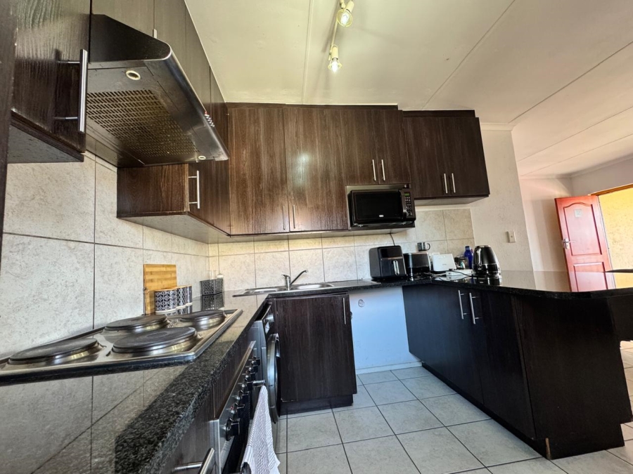 2 Bedroom Property for Sale in Noordwyk Gauteng