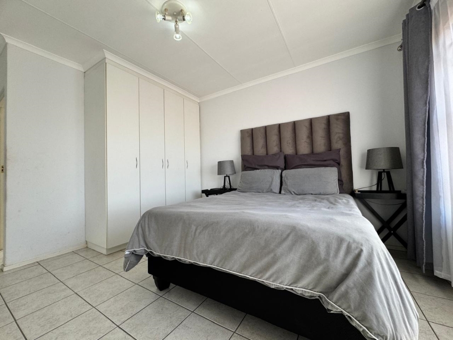 2 Bedroom Property for Sale in Noordwyk Gauteng