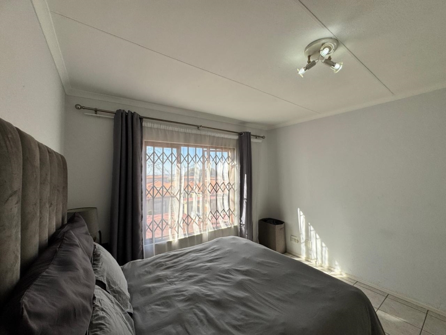 2 Bedroom Property for Sale in Noordwyk Gauteng