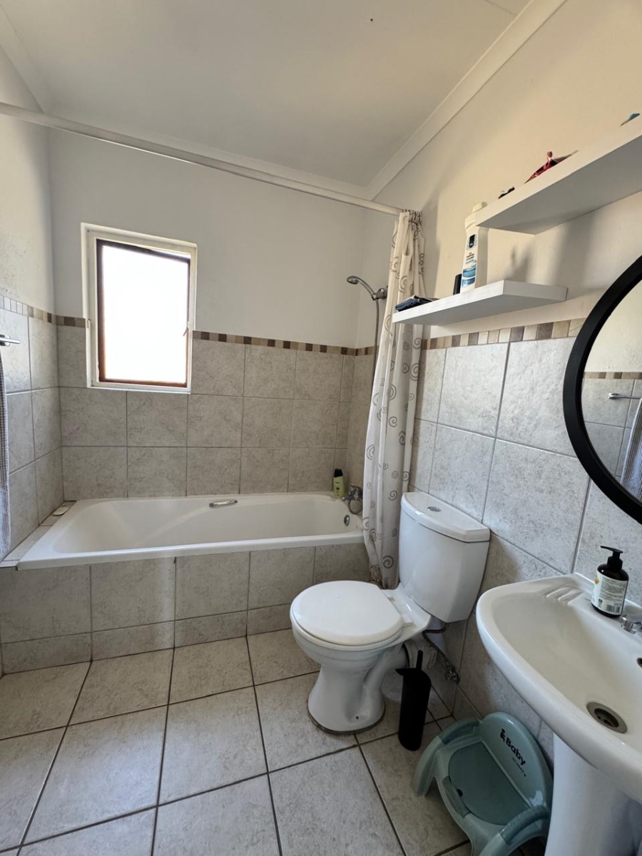 2 Bedroom Property for Sale in Noordwyk Gauteng