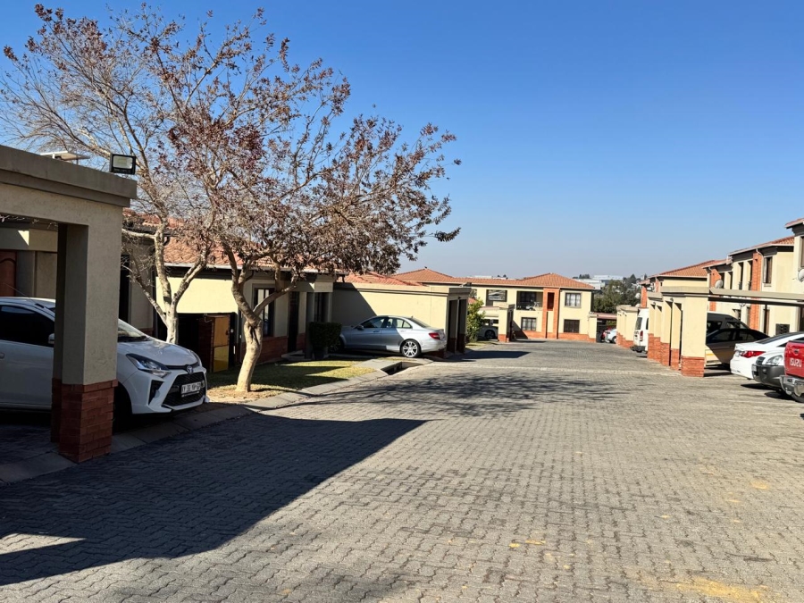 2 Bedroom Property for Sale in Noordwyk Gauteng