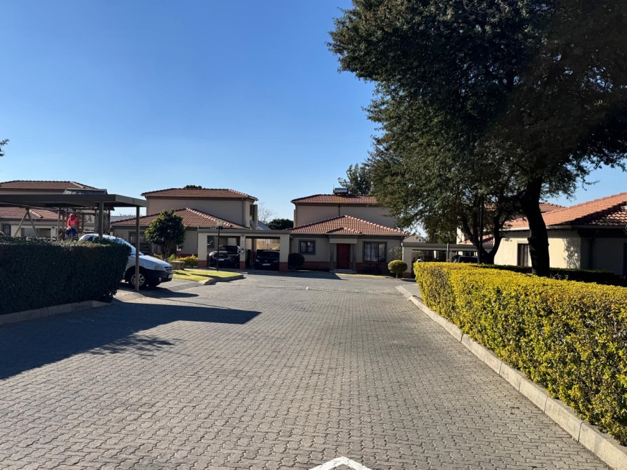 2 Bedroom Property for Sale in Noordwyk Gauteng