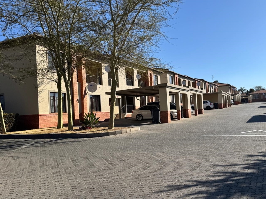 2 Bedroom Property for Sale in Noordwyk Gauteng