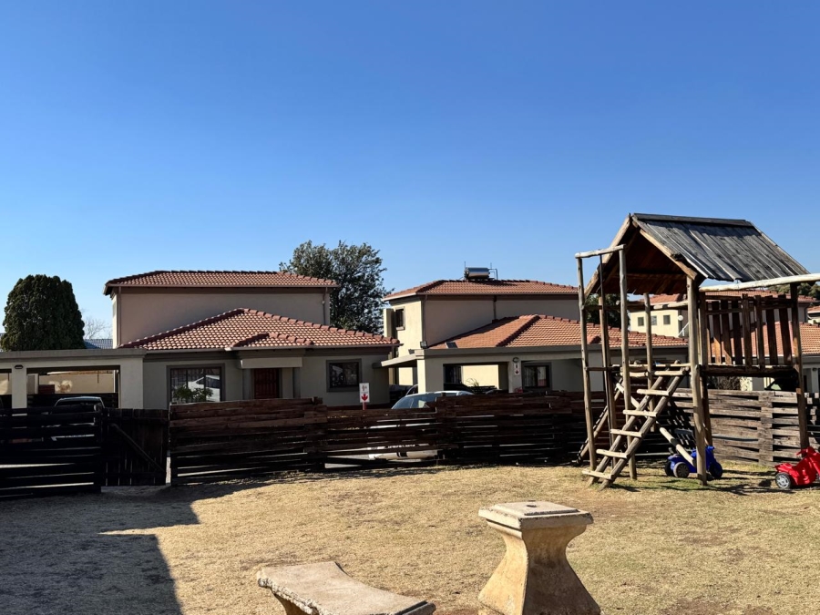2 Bedroom Property for Sale in Noordwyk Gauteng