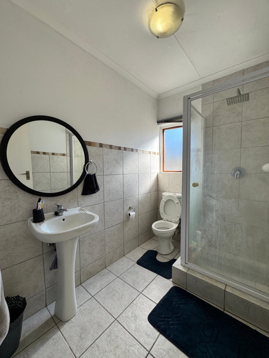 2 Bedroom Property for Sale in Noordwyk Gauteng