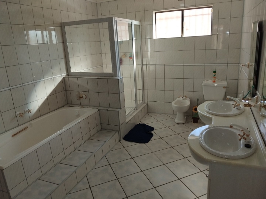 4 Bedroom Property for Sale in Primrose East Gauteng