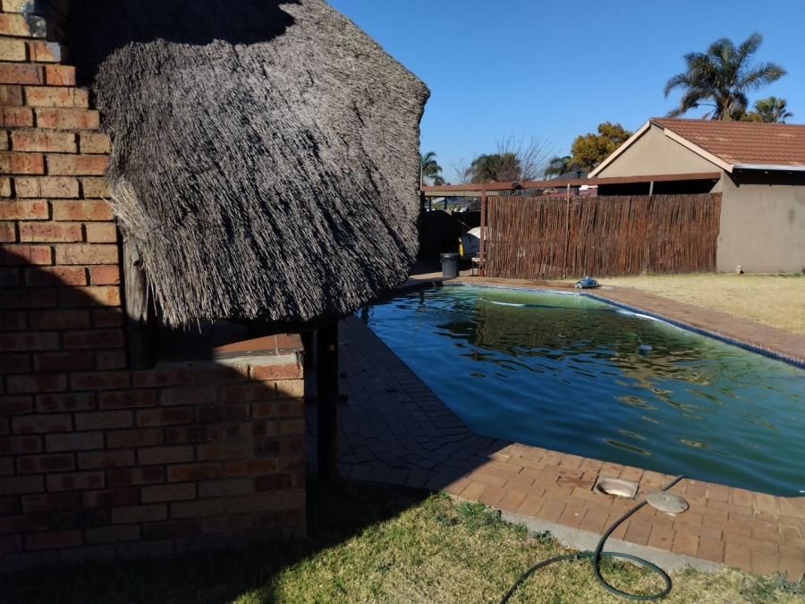 4 Bedroom Property for Sale in Primrose East Gauteng