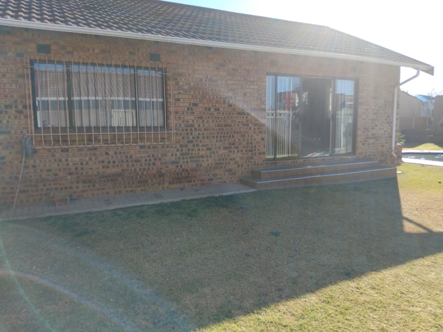4 Bedroom Property for Sale in Primrose East Gauteng