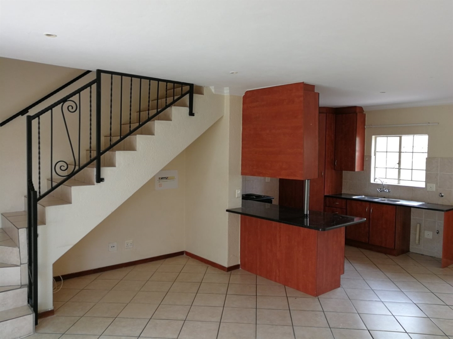 To Let 2 Bedroom Property for Rent in Sinoville Gauteng