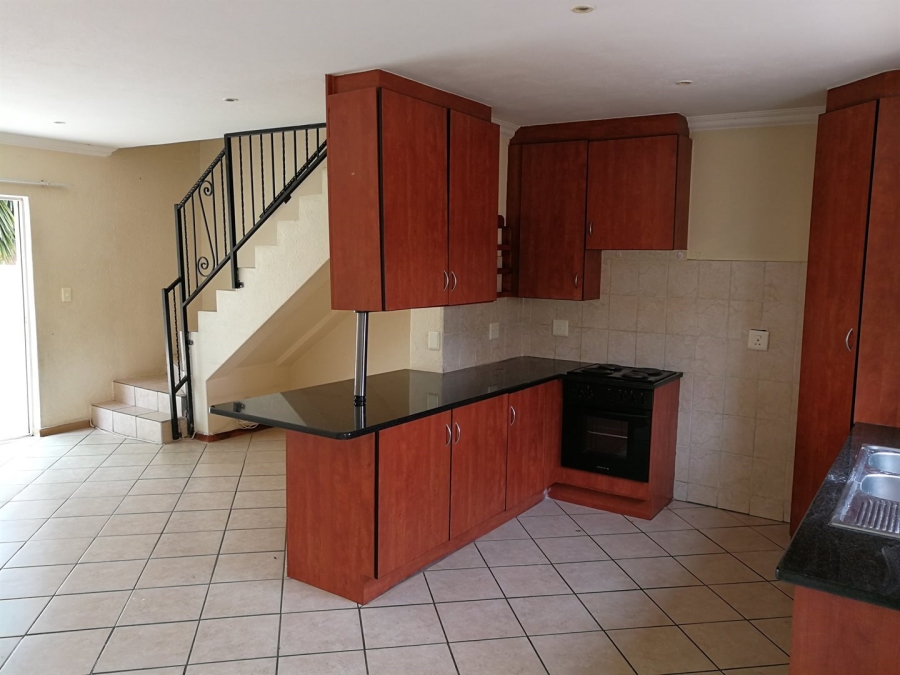 To Let 2 Bedroom Property for Rent in Sinoville Gauteng
