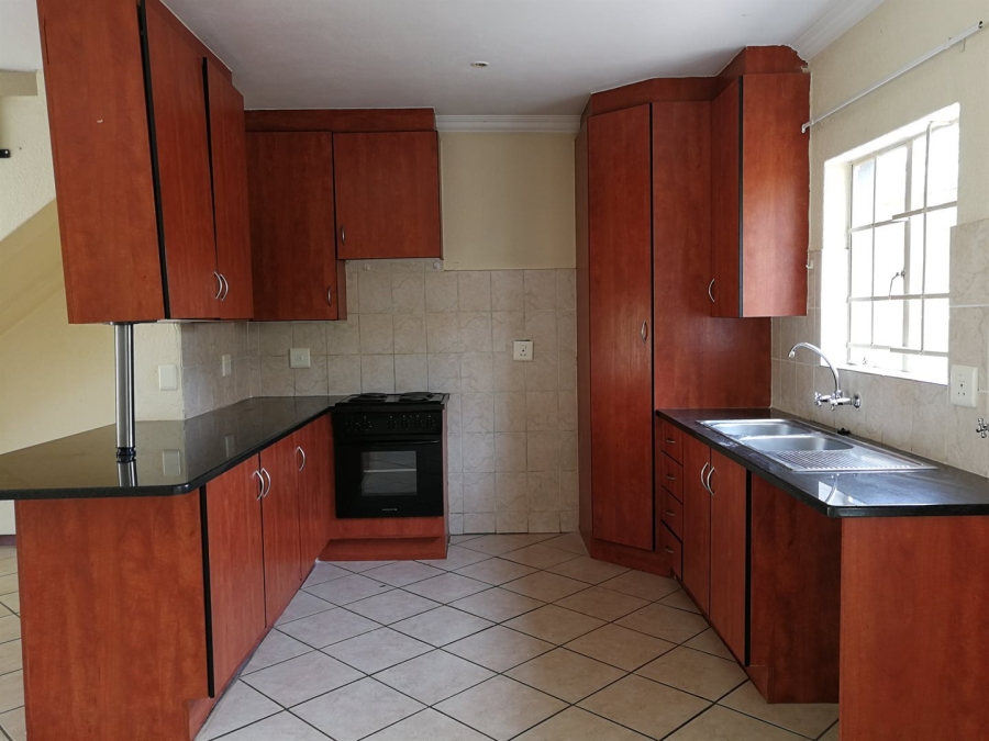 To Let 2 Bedroom Property for Rent in Sinoville Gauteng