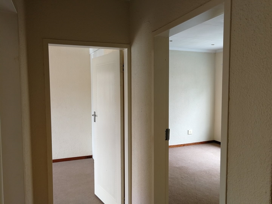 To Let 2 Bedroom Property for Rent in Sinoville Gauteng
