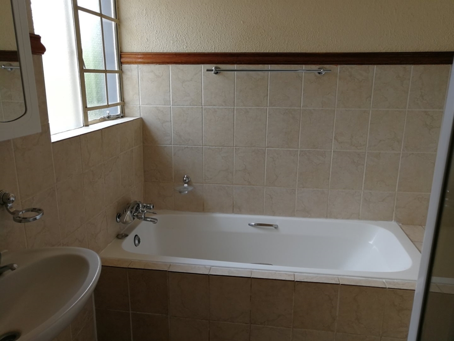 To Let 2 Bedroom Property for Rent in Sinoville Gauteng
