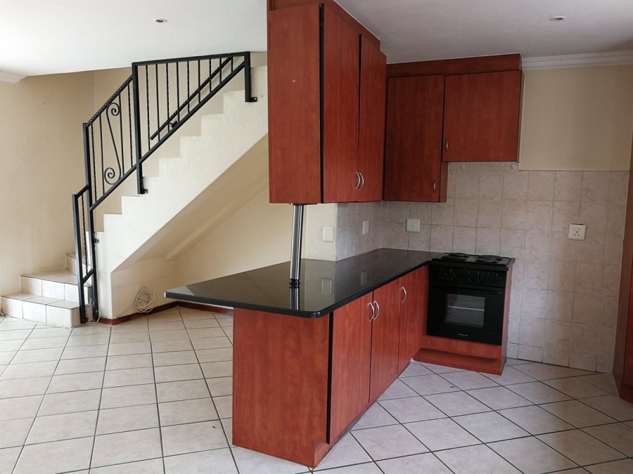 To Let 2 Bedroom Property for Rent in Sinoville Gauteng