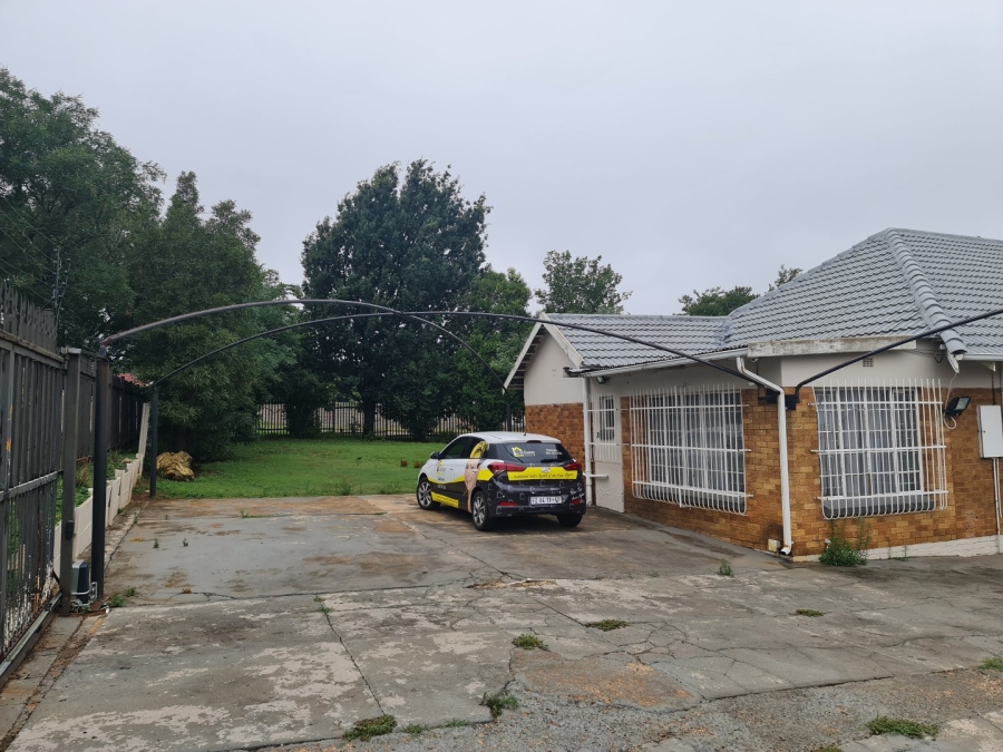 To Let commercial Property for Rent in Lilianton Gauteng