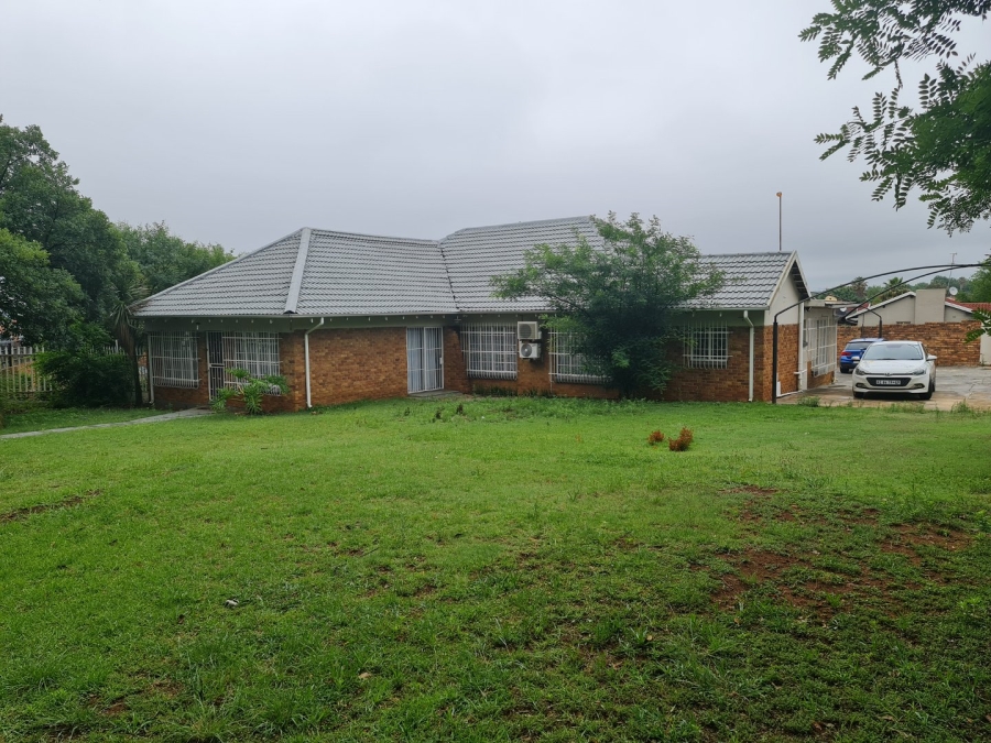 To Let commercial Property for Rent in Lilianton Gauteng