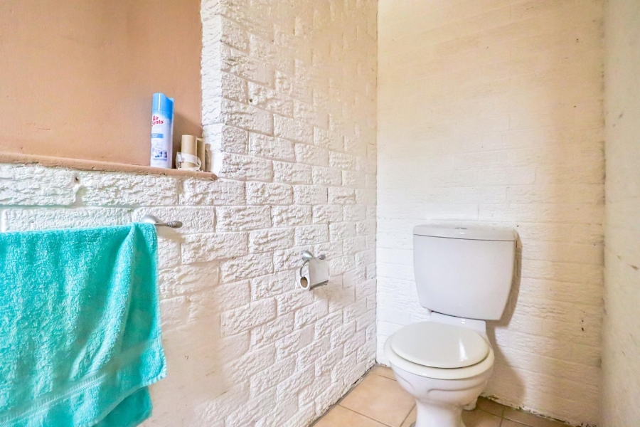 To Let commercial Property for Rent in Lilianton Gauteng