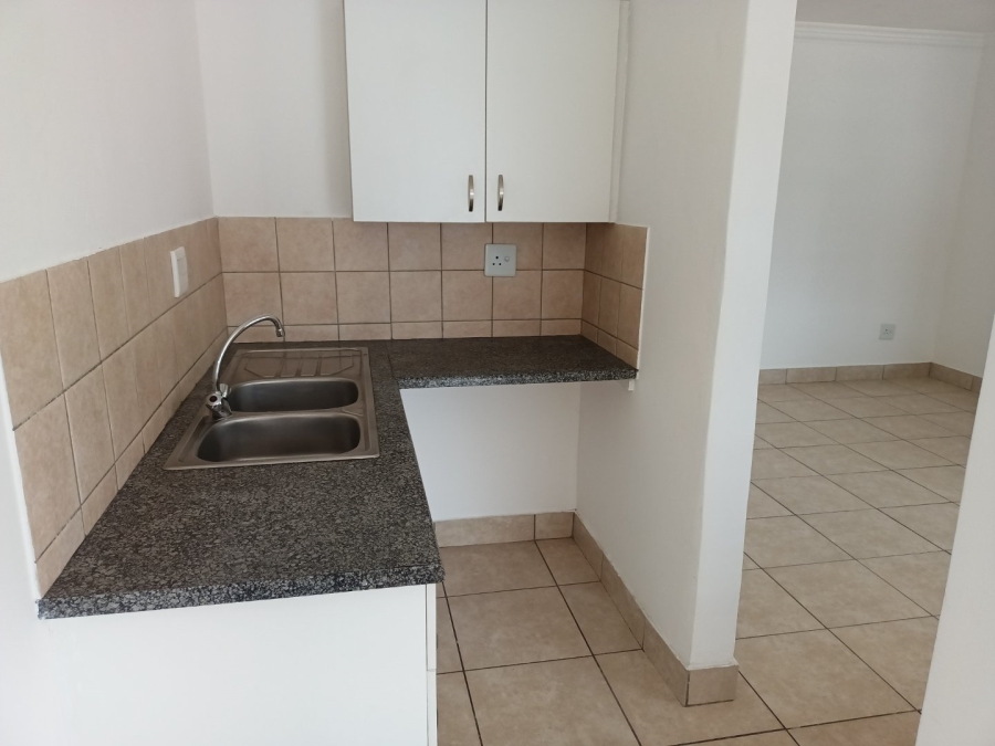 To Let 1 Bedroom Property for Rent in Highlands North Gauteng