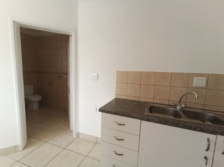To Let 1 Bedroom Property for Rent in Highlands North Gauteng