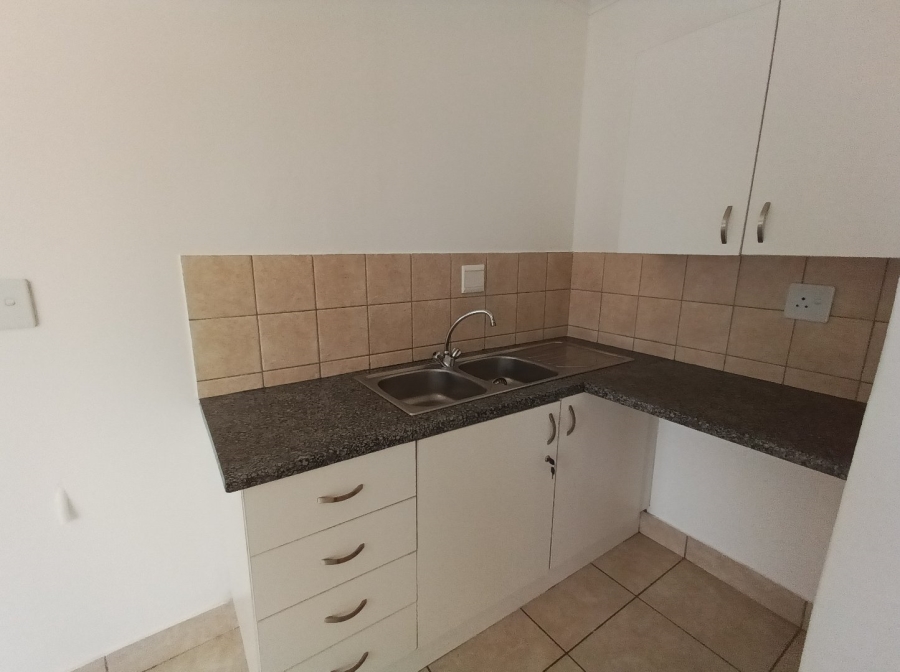 To Let 1 Bedroom Property for Rent in Highlands North Gauteng