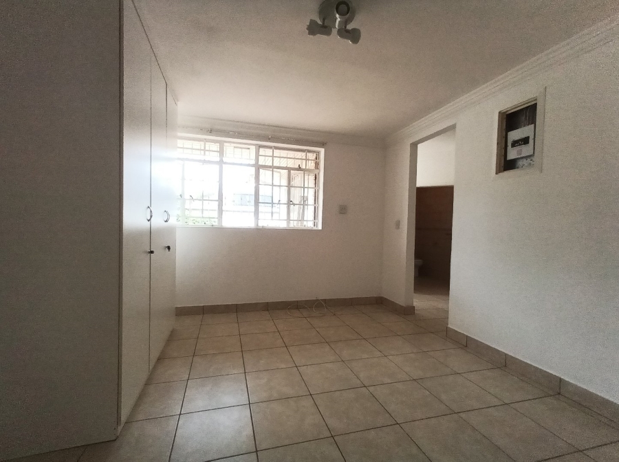 To Let 1 Bedroom Property for Rent in Highlands North Gauteng