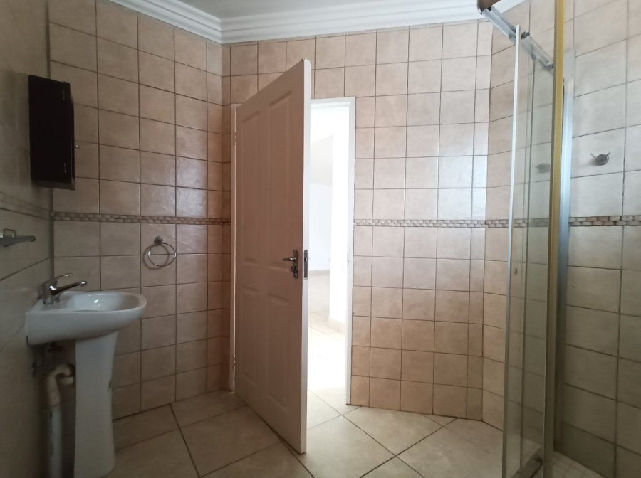 To Let 1 Bedroom Property for Rent in Highlands North Gauteng