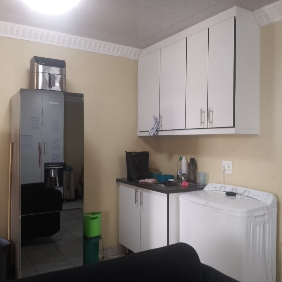 To Let  Bedroom Property for Rent in Clayville Gauteng